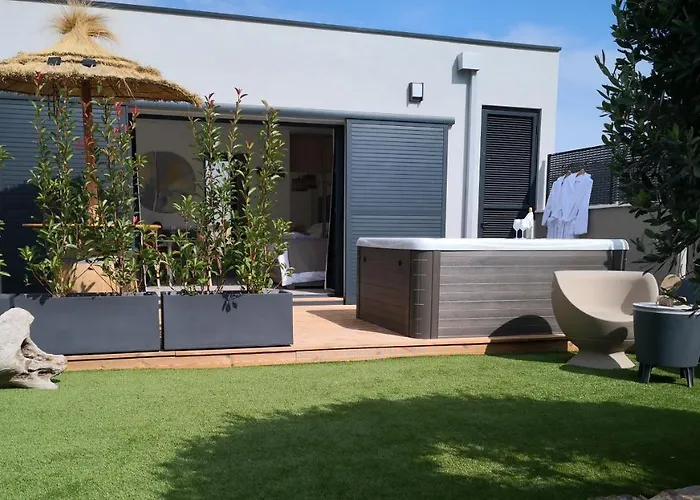 L'inattendu Avec Privatif Et Espace Bien-etre. Moussan